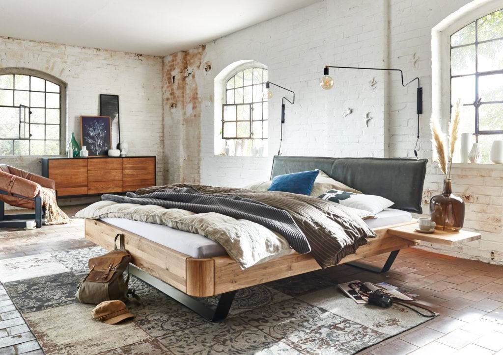 Bett Faxe Sonderlänge 180x190 Wildeiche Bianco massiv Kopfteil und Metallkufen