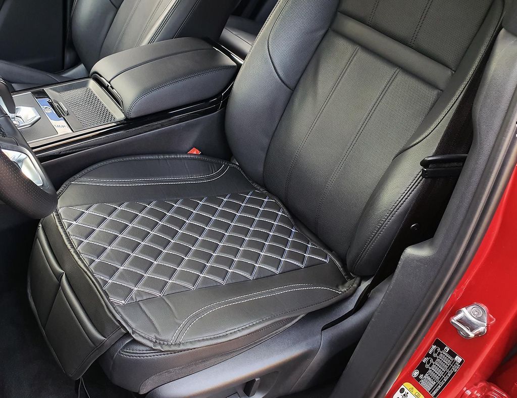 1 Sitzauflage für Jaguar F-Pace in Schwarz/Weiße Naht (OT408)