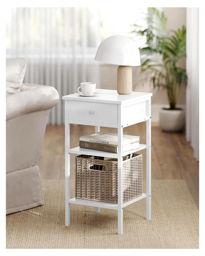 Nachttisch, Beistelltisch, hoch, mit einer Schublade und 2 offenen Fächern, 1 verstellbarer Ablage, platzsparend, verstellbare Füße, modern, weiß