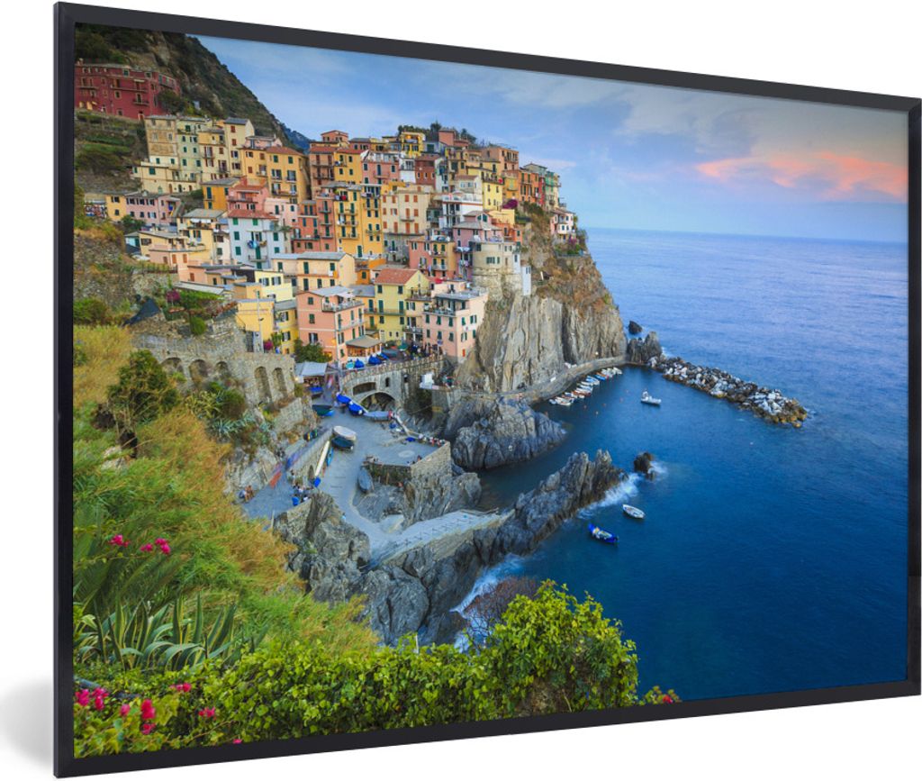 MuchoWow Gerahmtes Poster Beleuchtetes Dorf Manarola in den Cinque Terre 90x60 cm - Poster mit Schwarzem Bilderrahmen Wandposter Rahmen Foto Bild...