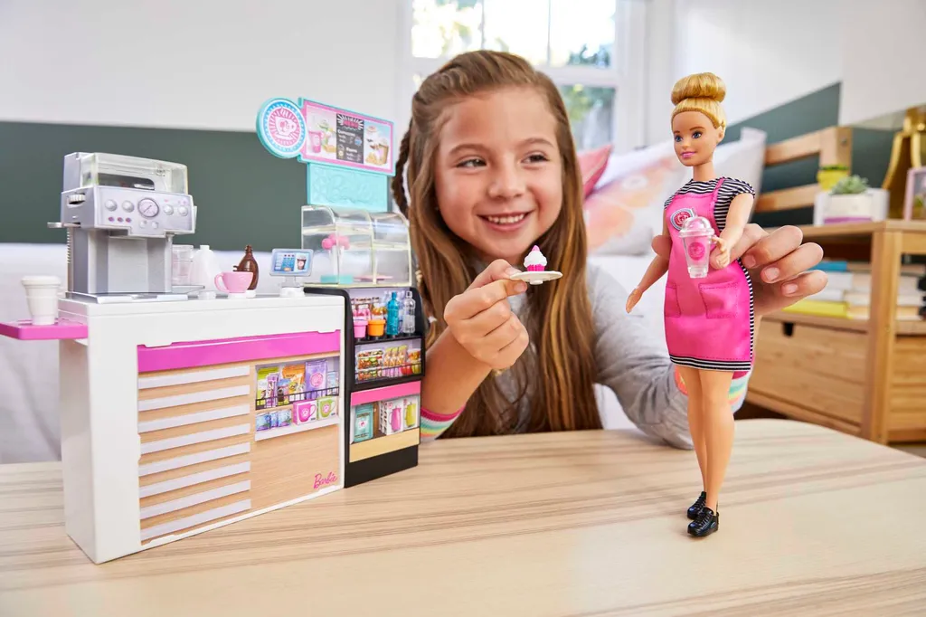 Barbie Café Set de Barista Interactif avec 20 Accessoires Variés