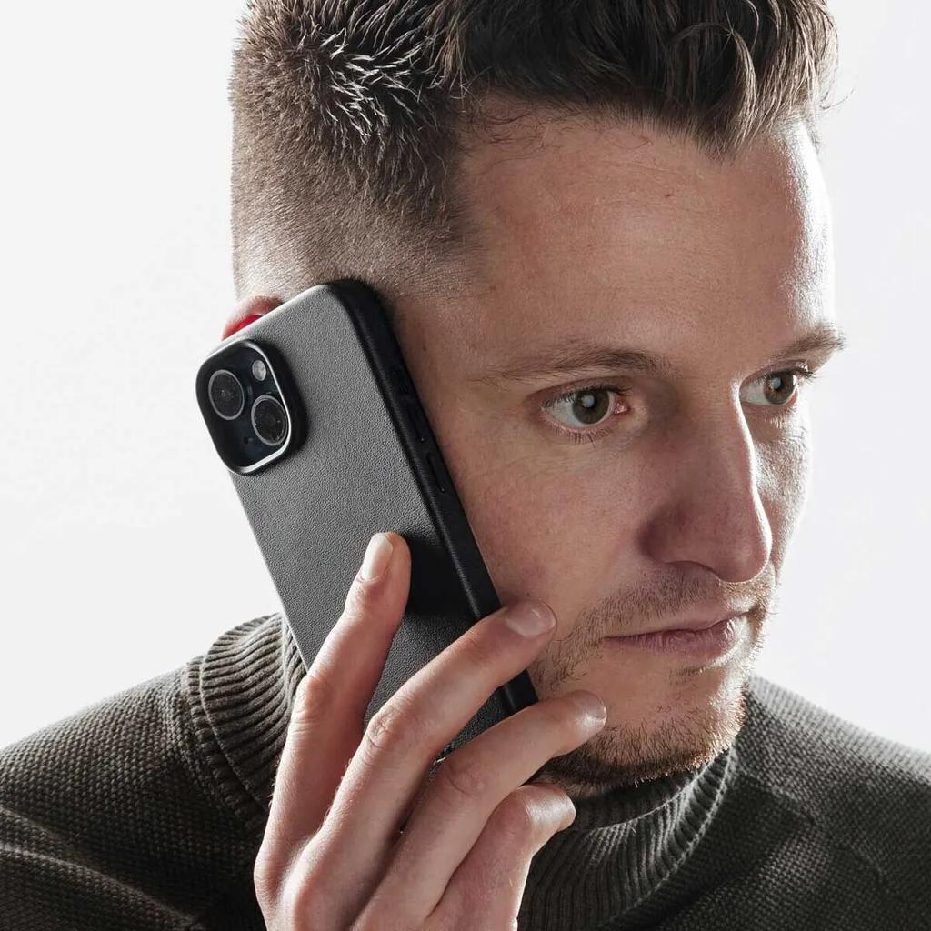 Recensione Cover Pelle iPhone 15 Pro Max Accezz MagSafe Nero Onice - 5