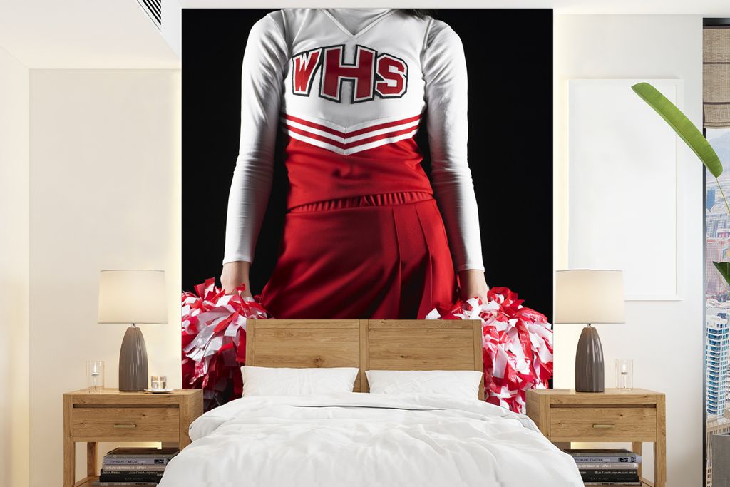 MuchoWow Fototapete für Wohnzimmer oder Schlafzimmer Wandtapete Vinyl Motivtapete Ein rot-weißer Anzug eines Cheerleaders mit einem Pompon - 17...