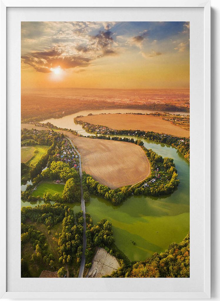 Tschechisches Tal Pilsen Litice– Wandbild mit Rahmen – Gerahmtes Bild – Wanddekoration – 70x100 cm – Weiß Rahmen