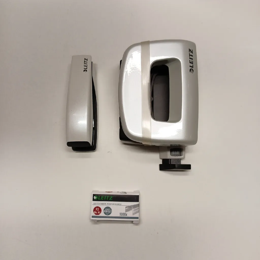 Petit Perforateur 2 Trous Leitz pour Scolaire et Télétravail Blanc