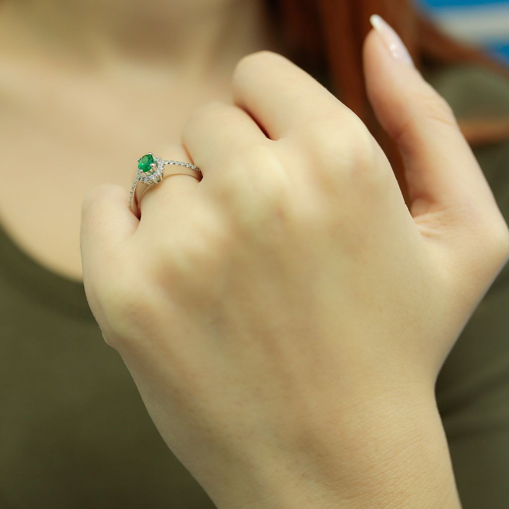 Diamant Oval Smaragd Entourage Ring 14 Karat Weißgold - 58 (18,40 mm)