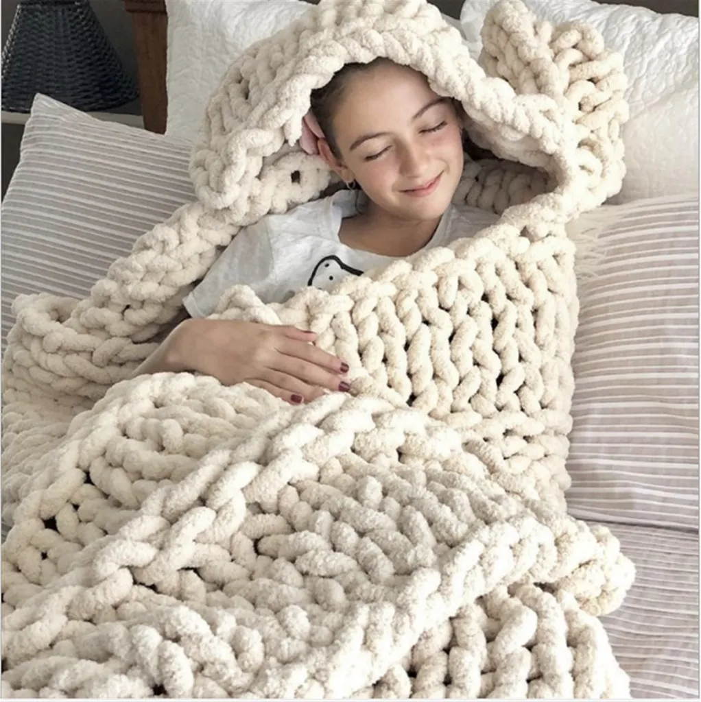 Coperta Beige in Ciniglia 80x80 - Il Tuo Angolo di Relax Fatto a Mano