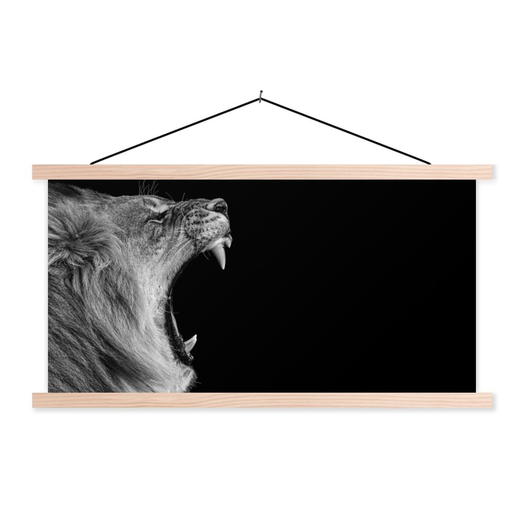MuchoWow Textilposter Tiere - Löwe - Schwarz - Weiß - Porträt 120x60 cm mit holzfarbenen Rahmen - Klemmleiste