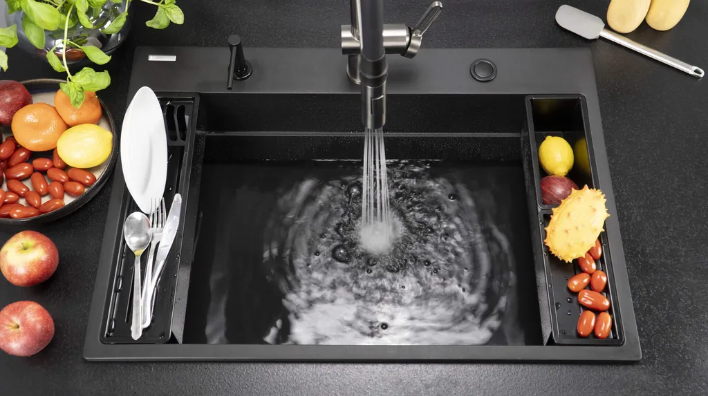 Mélangeur de cuisine flexible titane : fini les éclaboussures d'eau