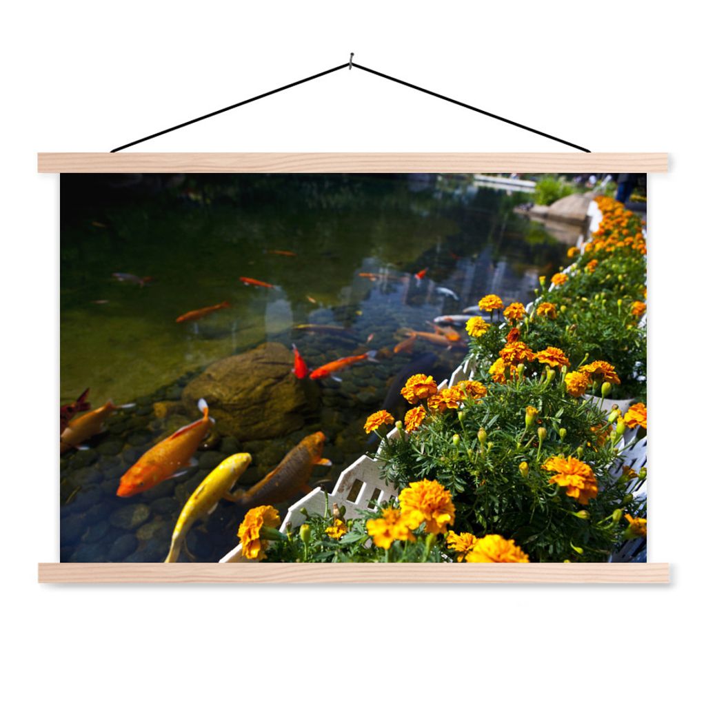 MuchoWow Textilposter Koi-Karpfen in einem Teich mit Blumen 60x40 cm mit holzfarbenen Rahmen - Bilder