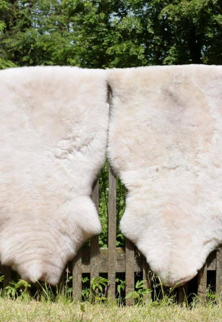 Lammfell Creme Beige gescheckt 100-110 cm -