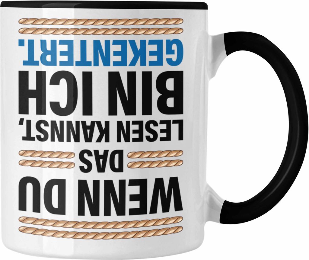 Trendation - Lustiges Segler Segelboot Gekentert Tasse mit Spruch Kaffeetasse für Segler als Geschenkidee (Schwarz)