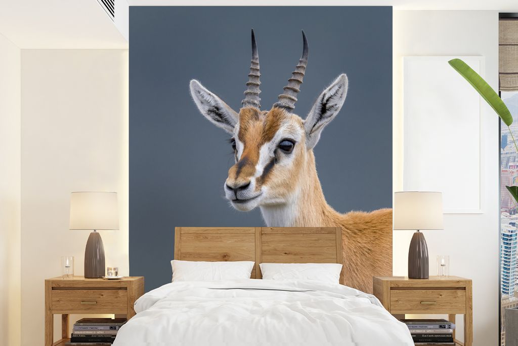 MuchoWow Fototapete für Wohnzimmer oder Schlafzimmer Wandtapete Vinyl Motivtapete Gazelle - Hochformat - Grau - 175x240 cm - Schlafzimmertapete
