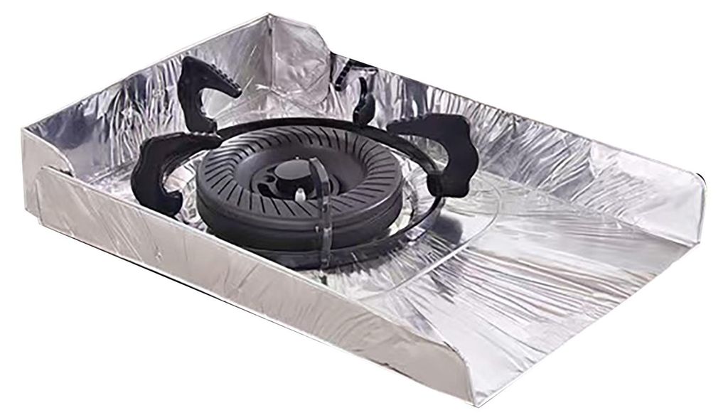 Dreiseitiger Spritzschutz aus faltbarem Aluminiumfolien-Ölspritzschutz schützt Herd und Pfanne vor Fettspritzern beim Kochen in der Küche.
