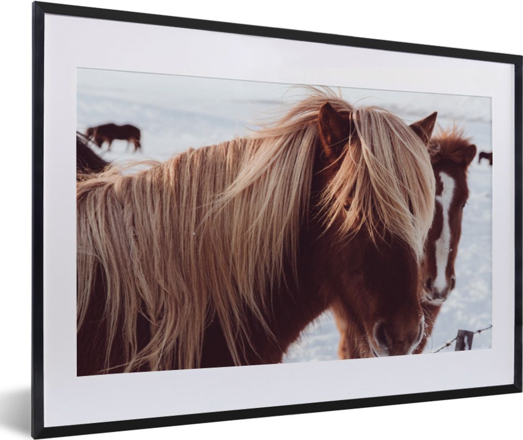 MuchoWow MuchoWow Gerahmtes Poster Pferde - Schnee - Braun 60x40 cm - Poster mit zchwarzem Bilderrahmen - Schlafzimmer - Plakat in Rahmen - Dru...