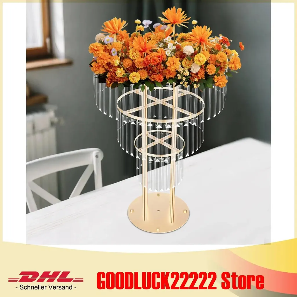 Décoration de table mariage chic avec support fleurs doré et cristaux - 2