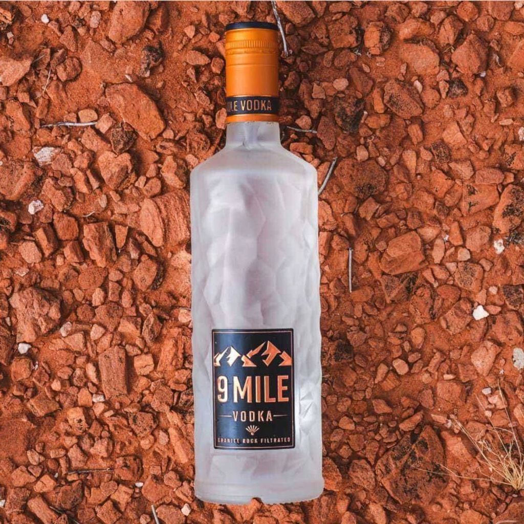 9 Mile Vodka mit LED Beleuchtung | 37,5 % vol | 0,7l Produktbild 4