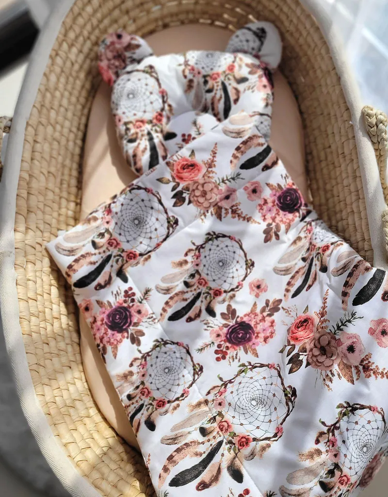 Couverture rembourrée Nalle et son coussin à mémoire de forme pour bébé