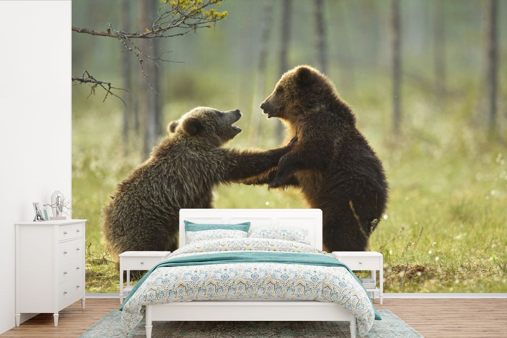MuchoWow Fototapete für Wohnzimmer oder Schlafzimmer Wandtapete Vinyl Motivtapete Zwei tobende junge Bären - Kleiner Junge - Mädchen - Kinder ...
