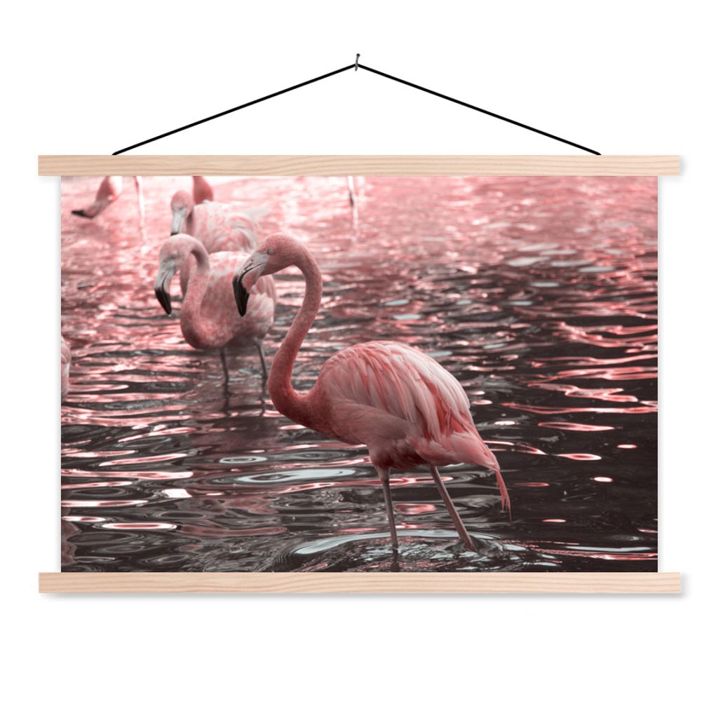 MuchoWow Textilposter Eine Gruppe von Flamingos steht im Wasser 120x80 cm mit holzfarbenen Rahmen - Aufhängeset