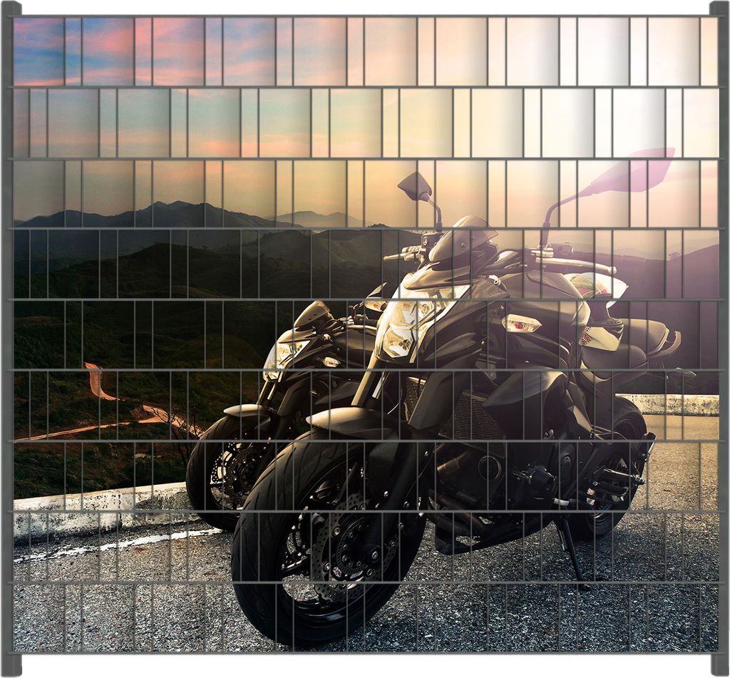 Wallario Zaunsichtschutz mit Motiv Motorräder auf einem Berg im Sonnenschein für Ein- und Doppelstabmatten Zäune in der Größe 200 x 180 cm