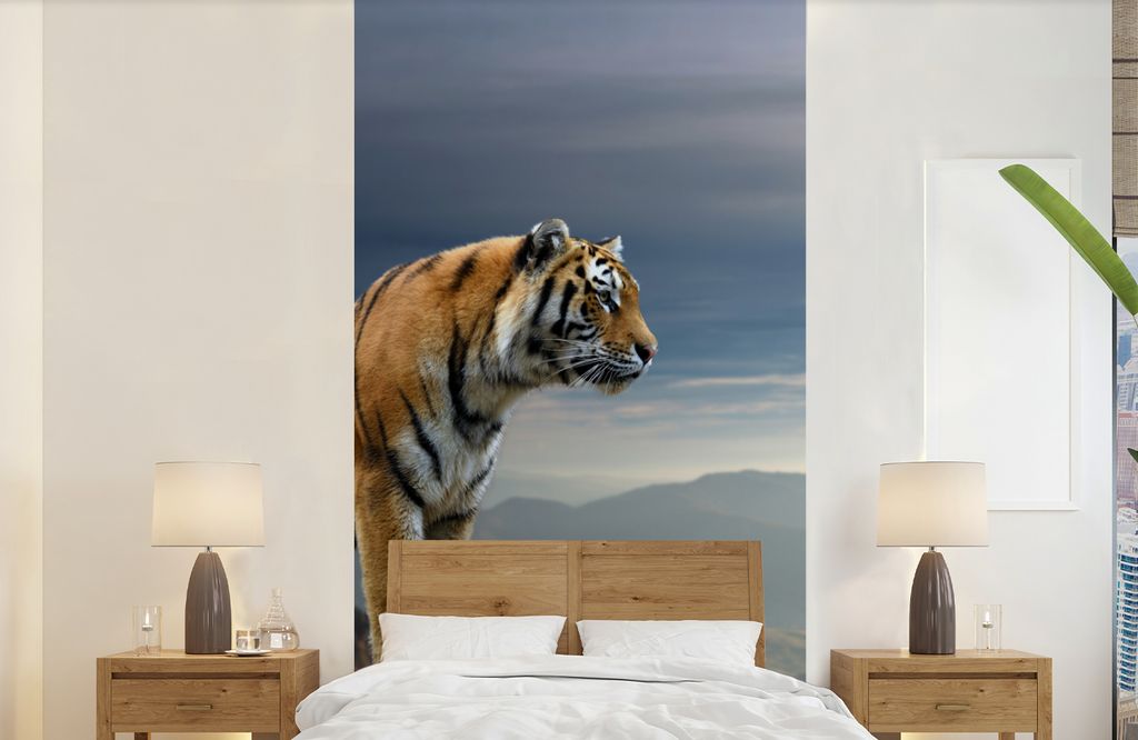 MuchoWow Fototapete für Wohnzimmer oder Schlafzimmer Wandtapete Vinyl Motivtapete Tiger - Berg - Natur - Landschaft - 120x240 cm - Hintergrundbild