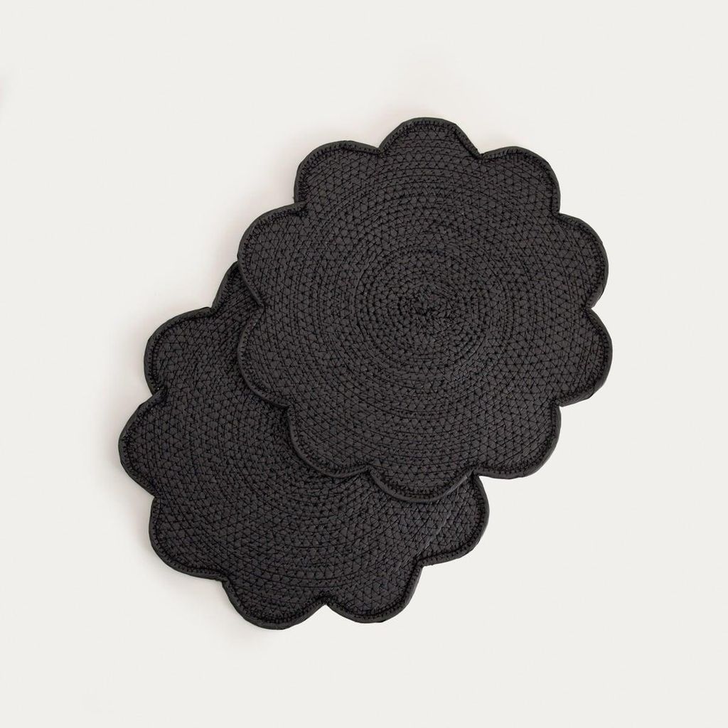 HOMLA TALA Tischuntersetzer schwarz, 2er-Set. 38 cm Produktbild 