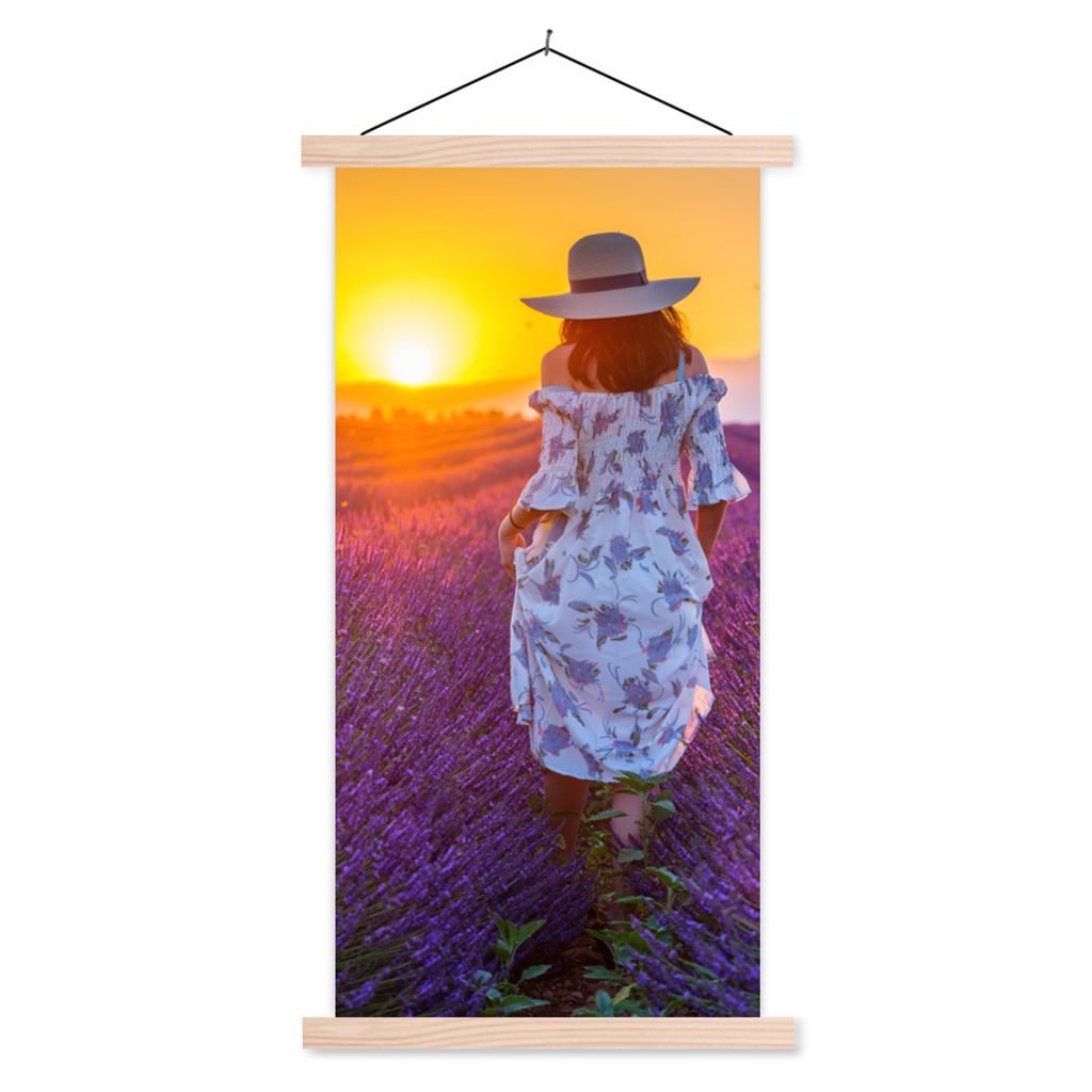 MuchoWow Textilposter Frau - Lavendel - Sonnenuntergang 60x120 cm mit holzfarbenen Rahmen - Holz