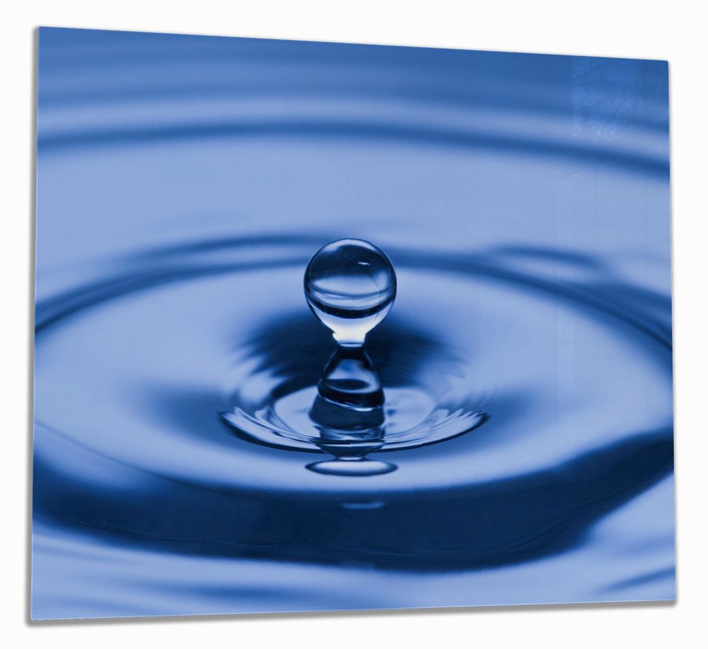 Wallario Herdabdeckplatte aus Glas, Größe 60 x 52 cm 1-teilig, Motiv Wassertropfen im blauen Wasser