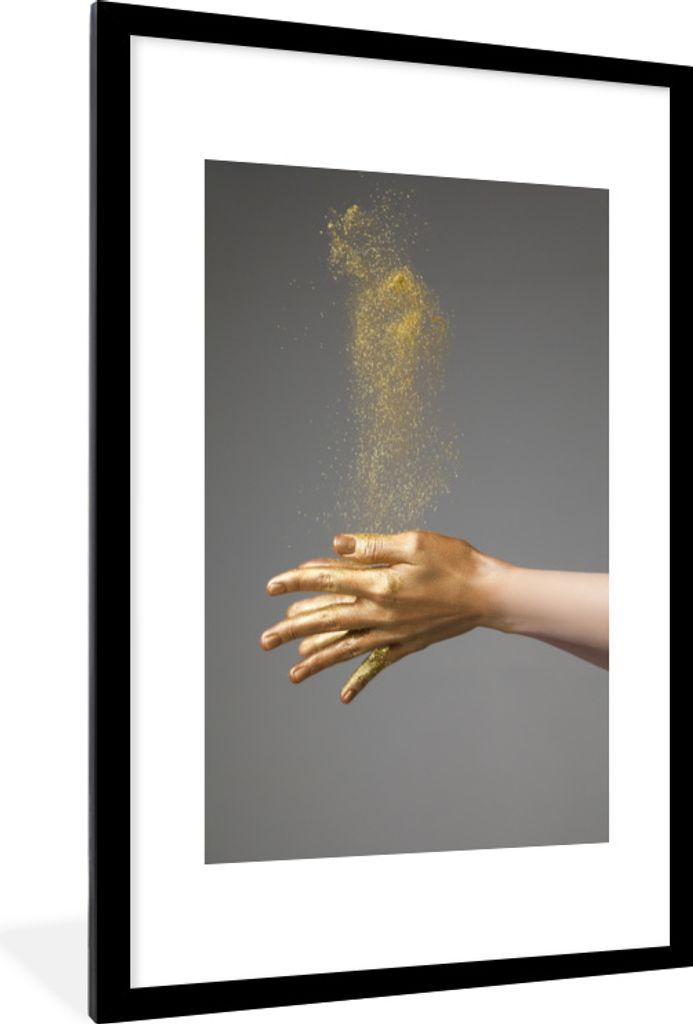 MuchoWow MuchoWow Gerahmtes Poster Frau mit goldgefärbten Händen und einer Glitzerwolke 60x90 cm - Poster mit zchwarzem Bilderrahmen - Dekora...