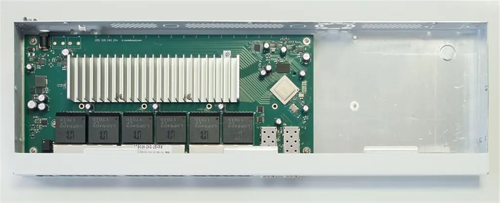 Switch MikroTik CRS326 24G 2S+RM Connectivité Fibre 10G SFP Plus