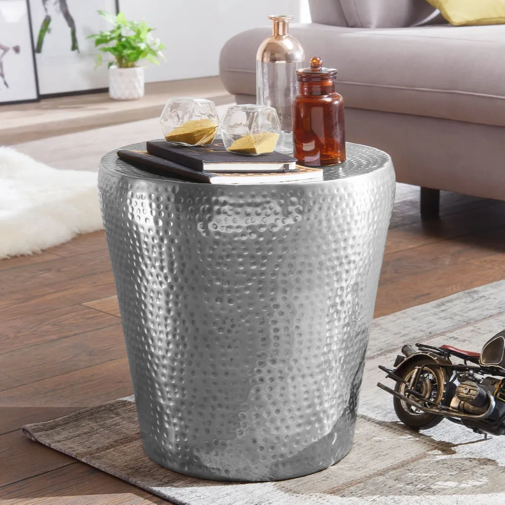 Table décorative VIKRAM en aluminium argenté 41cm aspect martelé