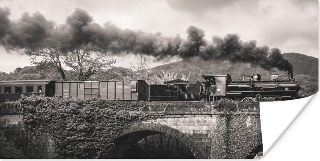 MuchoWow Poster Schwarz-Weiß-Fotografie eines Dampfzuges, der eine Brücke überquert 160x80 cm - Foto Poster
