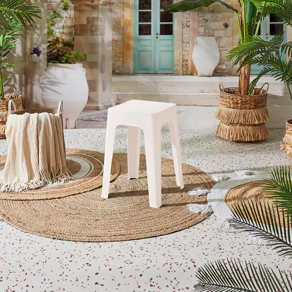 Tabouret Empilable Spectra Creme : Assise Design pour Cuisine et Salon
