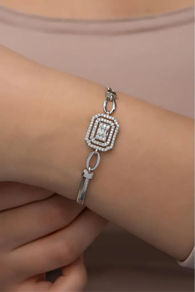 Bracelet de soirée en argent 925 avec solitaire baguette éclatant