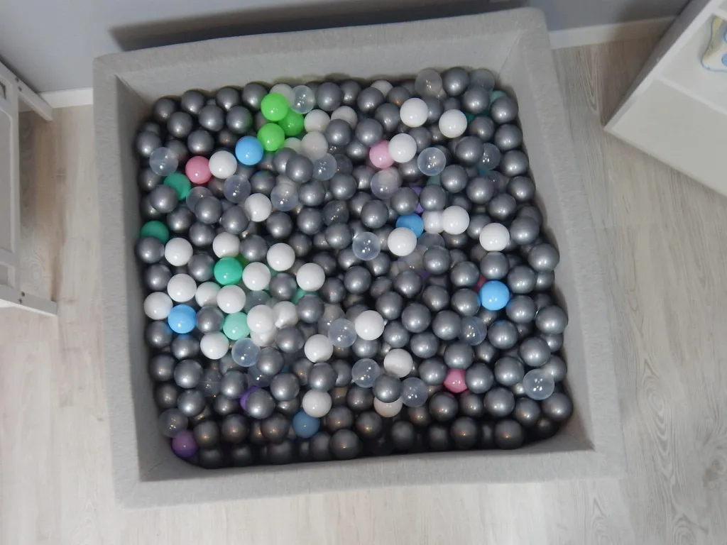Design e Gioco: Scala in Schiuma Grigio per Camera Bambini Moderna - 9