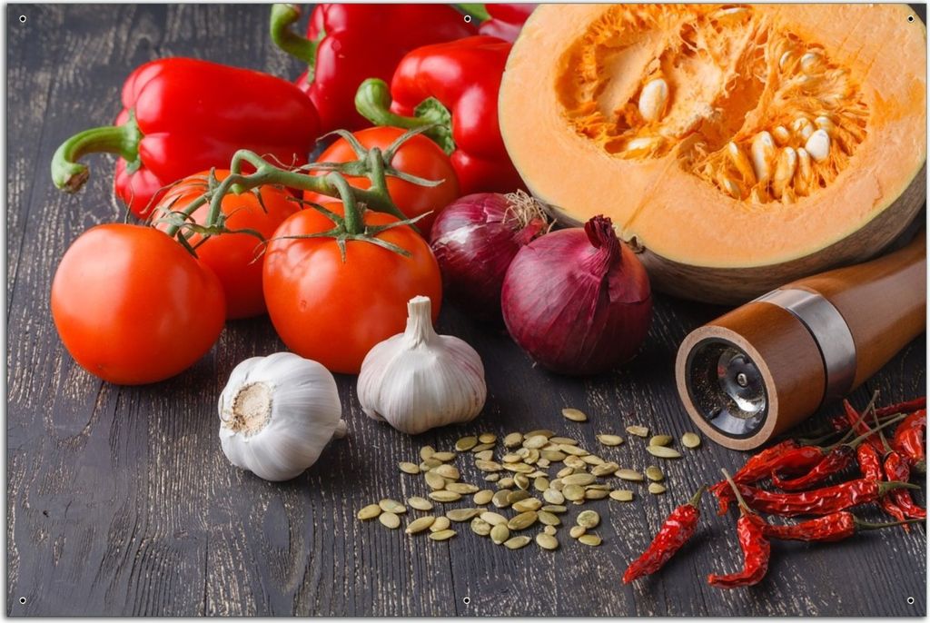 Wallario Outdoor-Poster für Garten oder Balkon, Motiv Kürbissuppe - Zutaten mit Tomaten, Knoblauch, Zwiebeln und Pfeffer, in ca. 61 x 91,50 cm