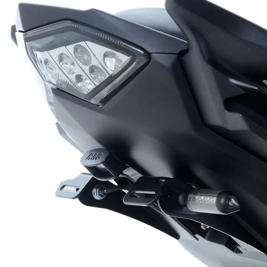Remplacer la bavette d'origine Versys 650 par le support R&G LP0179BK