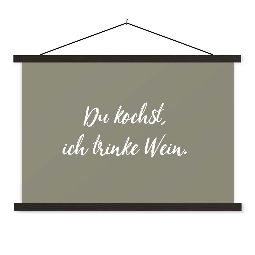 MuchoWow Textilposter Sprichwörter - Du kochst, ich trinke Wein - Zitate - Kochen 120x80 cm mit schwarzem Rahmen - Wanddeko