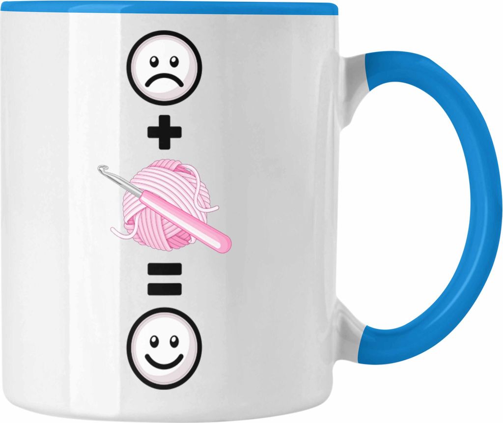 Trendation - Stricken Tasse Geschenk für Häckel Strickerin Lustige Geschenkidee :( + Garn und Wolle = :) (Blau)