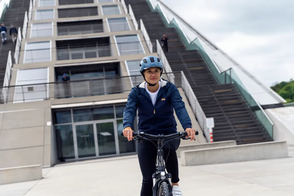Casque vélo ABUS Hyban 2.0 Bleu clair coque ABS robuste et LED intégrée - 6