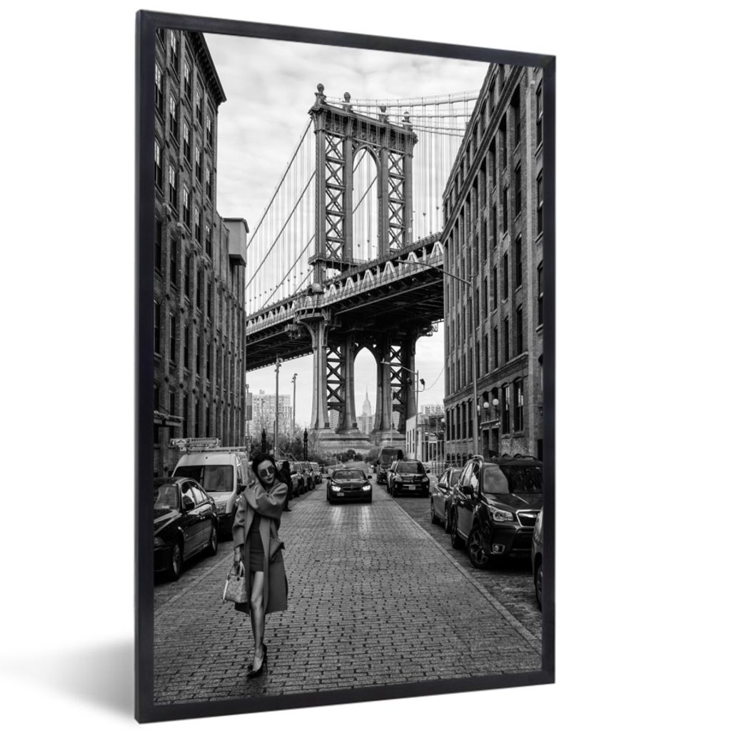 MuchoWow Gerahmtes Poster New York - Manhattan - Brücke - Schwarz - Weiß 40x60 cm - Poster mit Schwarzem Bilderrahmen Wandposter Rahmen Foto Bi...