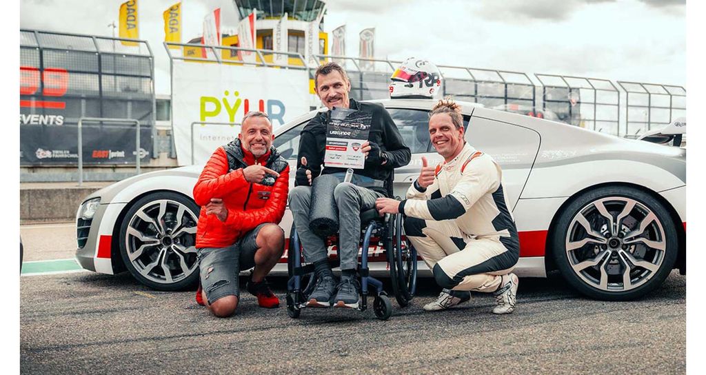 Jochen Schweizer Para Driving (4+2 Runden); Erlebnis verschenken oder selbst erleben; Gutschein gültig für 1 Person Zuschauer möglich ()