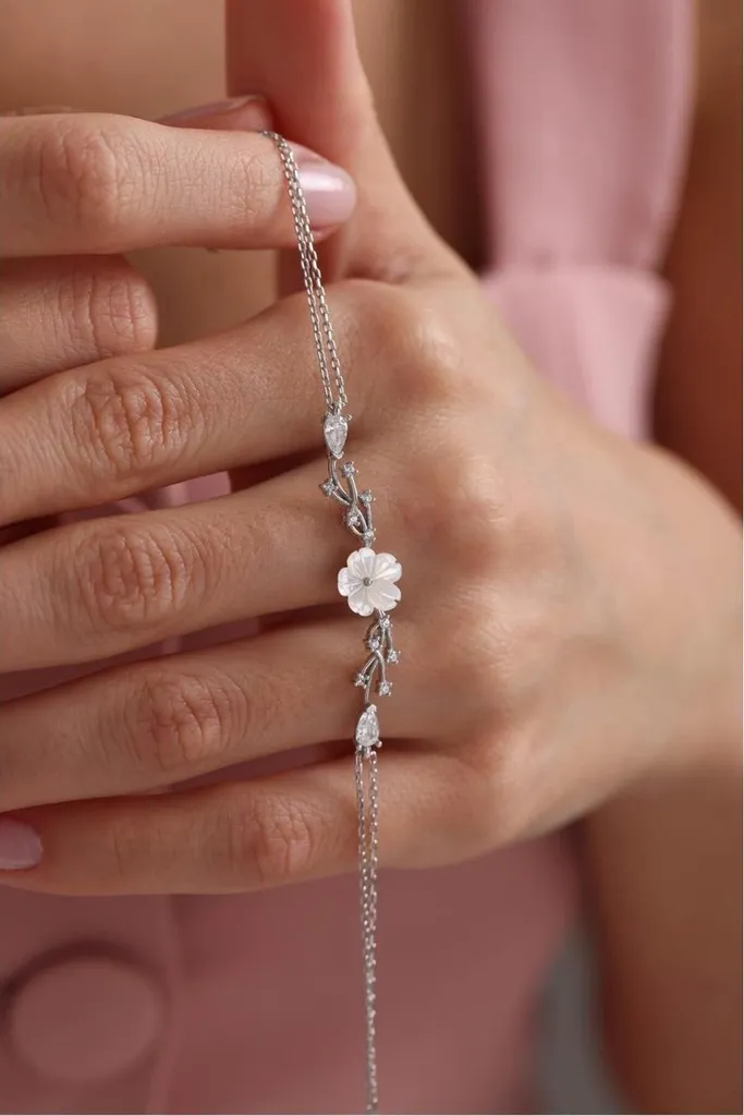 Bracelet Floral en Argent Rhodié Magnolia - Éclat Durable et Finition Pro