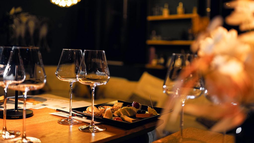 Jochen Schweizer Wein- und Käsetasting Heidelberg; Erlebnis verschenken oder selbst erleben; Gutschein gültig für 1 Person Gruppengröße: 1-30...