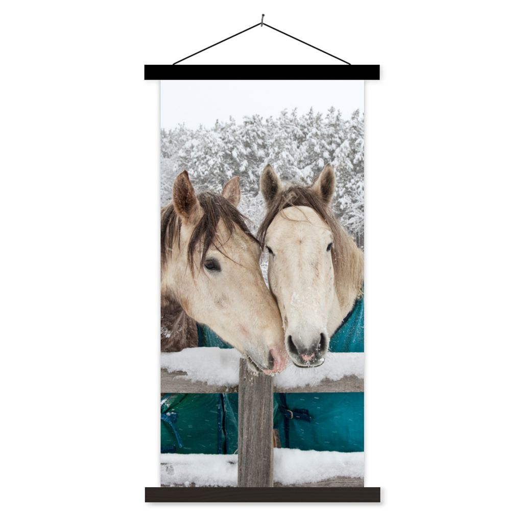 MuchoWow Textilposter Pferde - Decke - Schnee 90x180 cm mit schwarzem Rahmen - Dekoration Wohnzimmer