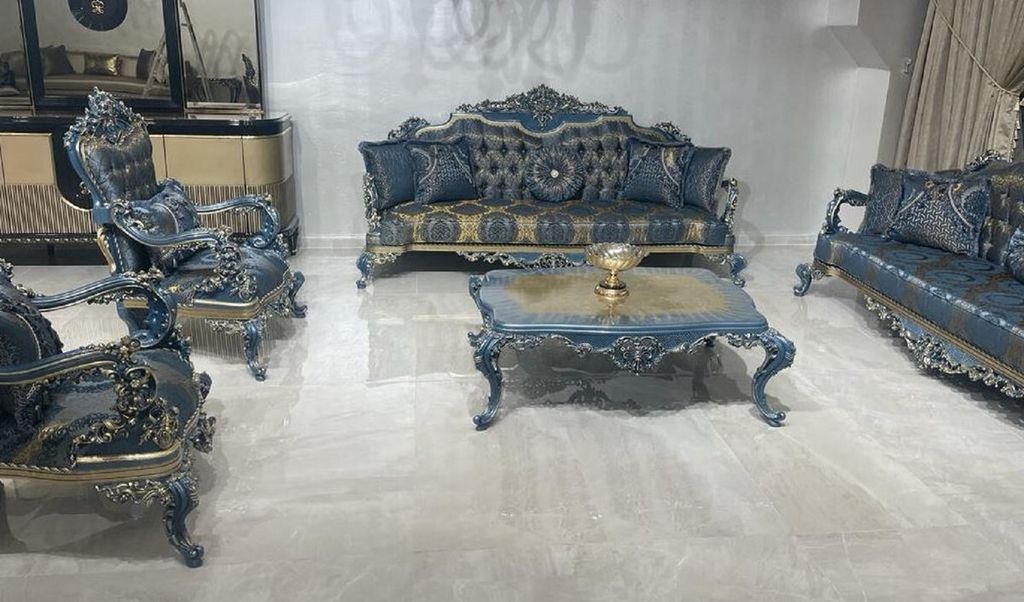 Casa Padrino Luxus Barock Wohnzimmer Set Blau / Gold - 2 Barock Sofas & 2 Barock Sessel & 1 Barock Couchtisch - Luxus Wohnzimmer Möbel im Barockst...