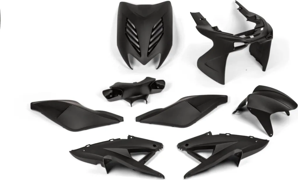 Réparer les carénages cassés de votre Aerox : Kit Str8 noir intégral