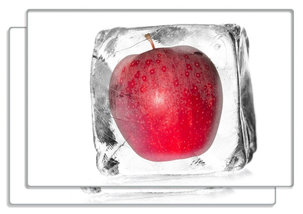 Wallario Frühstücksbrettchen 2er Set aus Glas, je 20 x 30 cm, mit rutschfesten Füßen, Motiv Roter Apfel in Eiswürfel - Eiskaltes Obst