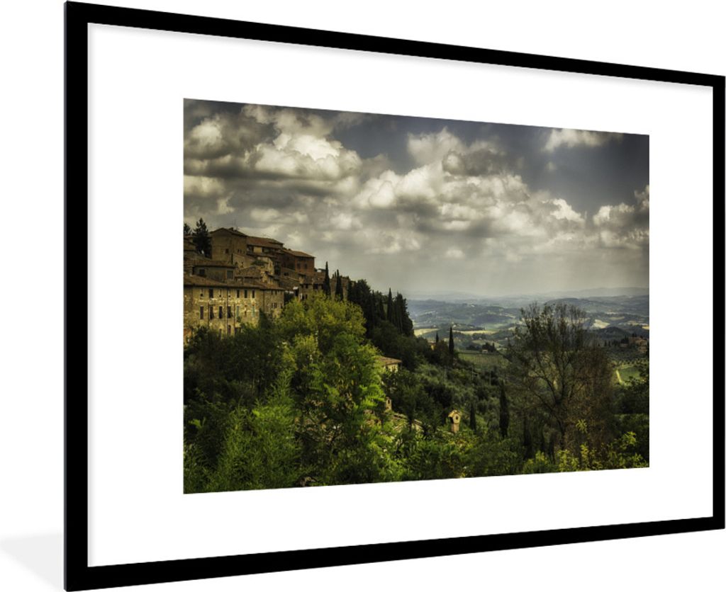MuchoWow Gerahmtes Poster Wolken über den toskanischen Hügeln in der ummauerten italienischen Stadt San Gimignano 90x60 cm - Poster mit Schwarz...